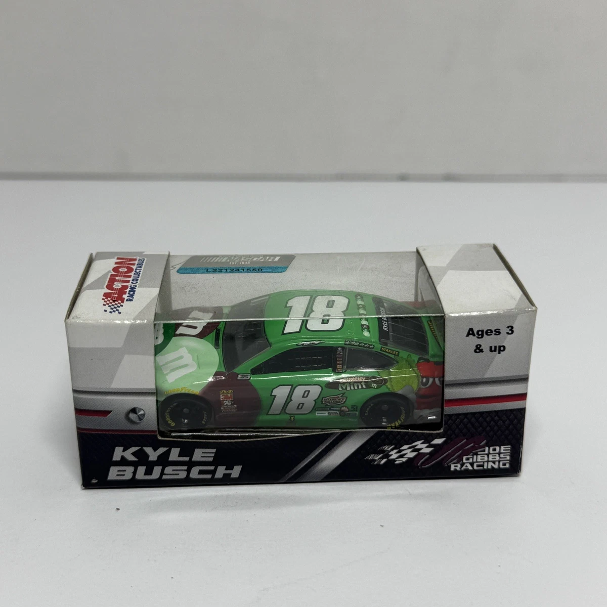 Action Kyle Busch Diecast Racing Cars 2018 Vehicle Year for sale