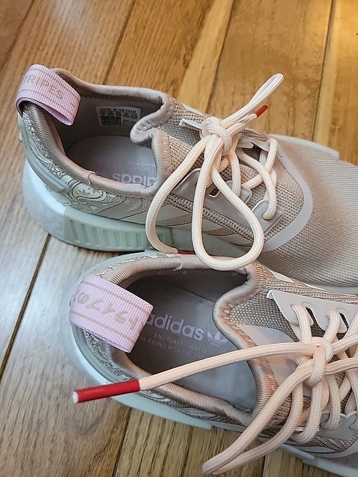 Tenis Adidas Para Mujer NMD R1 'Wonder Taupe Paisley' Talla US 5, Excelente Estado. Foto 4 de 4