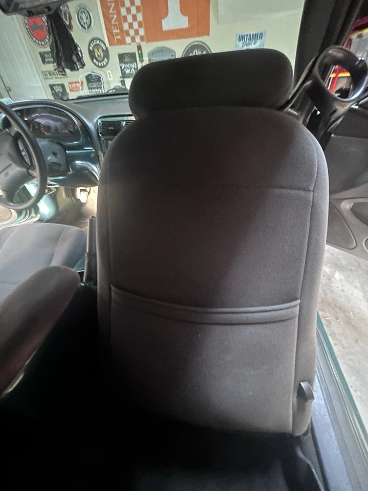 99-04 福特 MUSTANG 一对前桶座椅带安全带接收器和 HEADRESTS — 第 4/4 张图片
