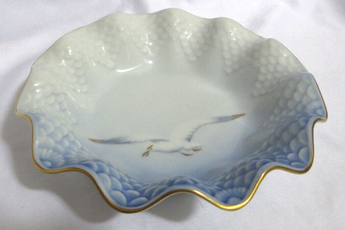 Bing Grondahl B&G Porcelain Fluted #350 Sea Gulls Hand Painted Denmark 5.75" EUC - Picture 2 of 5