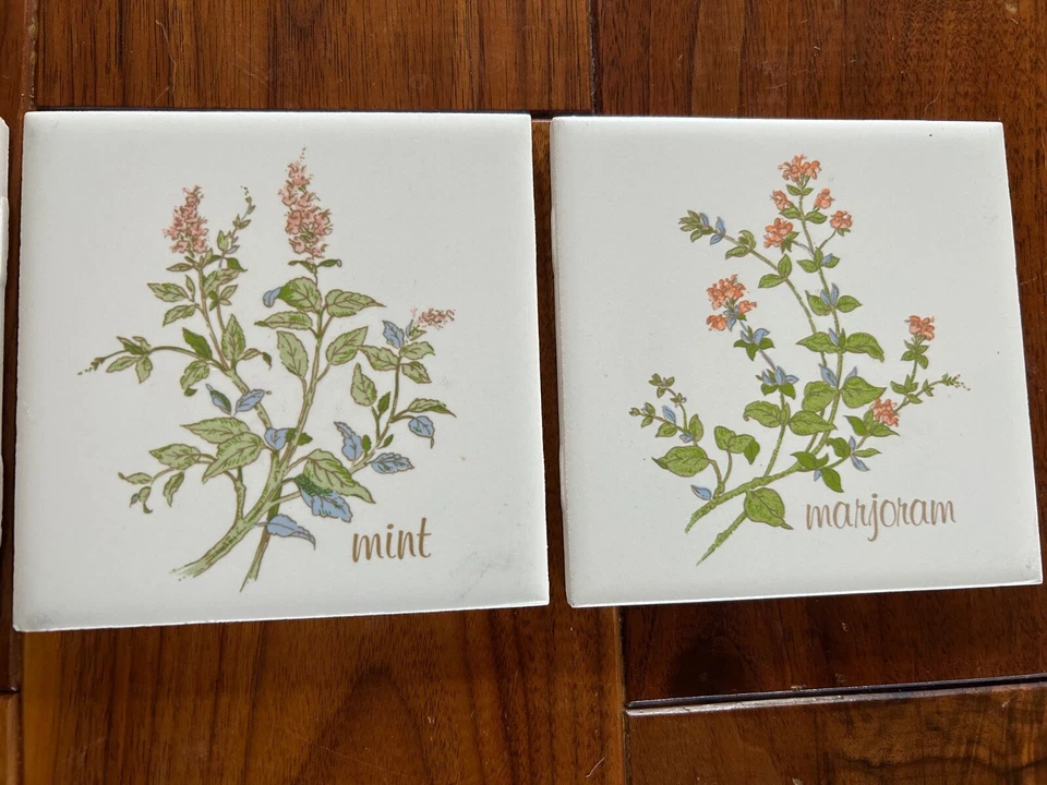 Vintage EUA Azulejo Cerâmico Conjunto de 4 Ervas Perfeito Estado, Manjerona, Orégano e Alecrim 4,25" - Imagem 3 de 4