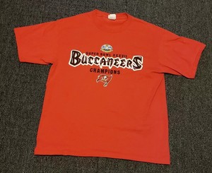 vintage buccaneers t shirt