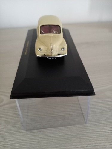 Renault 4CV Berline Beige 1947 – Solido Prestige 1/18, Miniature Métal, Neuve