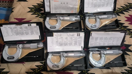 Mitutoyo 103-137   5x Pices Outside Micrometer, Baked-Enamel Finish,, 0-25mm .