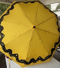 Peanuts Charlie Brown Yellow Black Zig Zag Folding Umbrella Grupo Erik Compact
