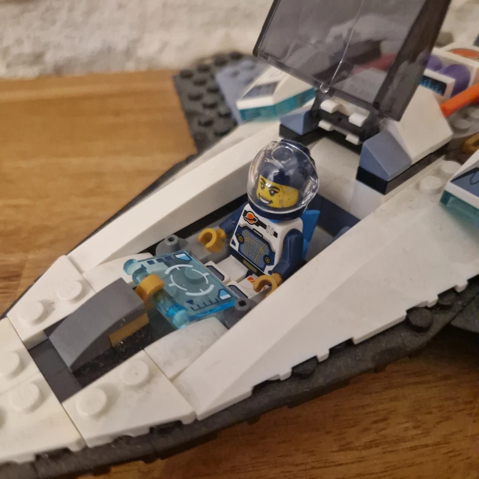 LEGO City 60430 Interstellar Spaceship, photo 2 sur 5