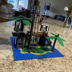 LEGO PIRATES #6270 "FORBIDDEN ISLAND" complete