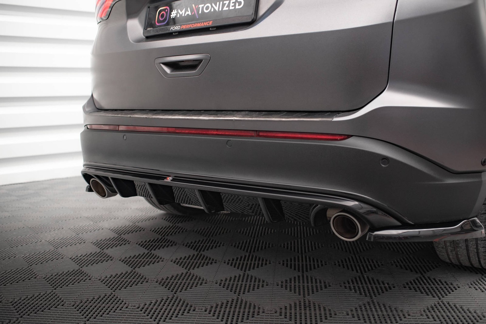 Diffuseur arrière Maxton pour Ford Edge Mk2 en finition noir brillant - 2
