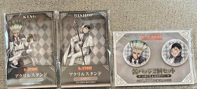 Dr.STONE Family Mart Acrylic Stand Figure Senku Gen Tin Badge Set