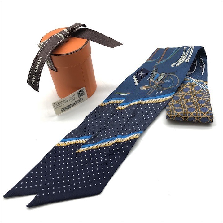 Hermes Twilly Foldable Hooded Scarf in Navy Silk 100 Apparel Accessory  