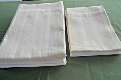 Konvolut Bettwäsche aus Omas Schrank, 5 Bezüge, 5 Kopfkissen 1,30x1,90 cm