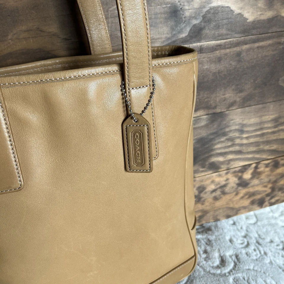 复古蔻驰汉普顿午餐托特包棕褐色皮革学院风安静豪华 7776 旧钱 — 第 4/4 张图片