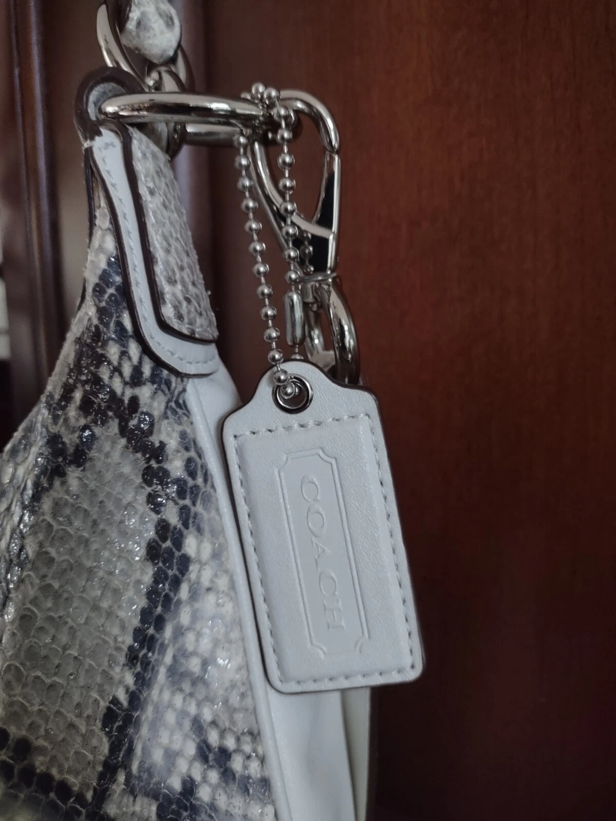 Borsa a tracolla Coach 19325 Kristin Python in rilievo in pelle grigio argento bianco $598