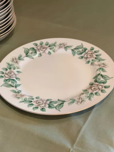 VINTAGE ROYAL CHINA VIRGINIA PATTERN DINNERWARE SET OF 89 PIECES MADE IN JAPAN