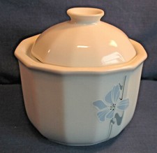 Tirschenreuth, Zuckerdose Facette blaue Blume, Porzellan