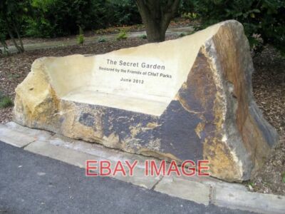 FOTO SECRET GARDEN THORNES PARK #5 DER SITZ WURDE AUS EINEM MASSIVEN STÜCK GESCHNITTEN