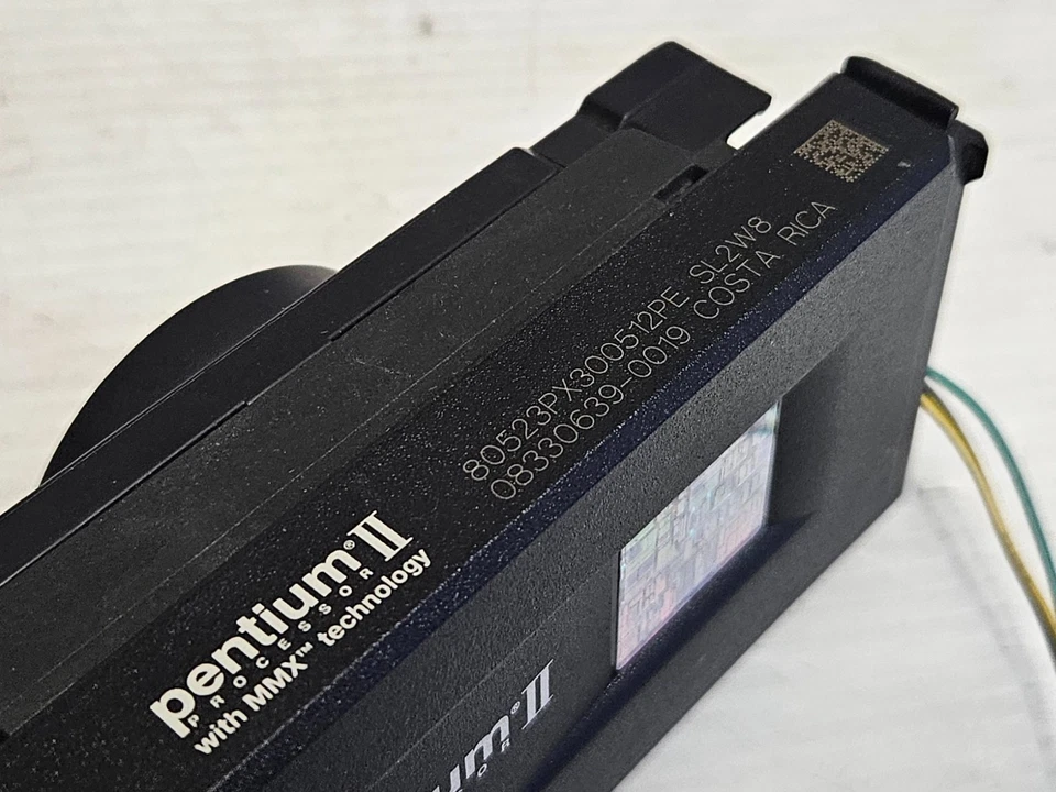 Intel Pentium II 300MHz Slot 1, SL2W8, 512KB, FSB 66MHz, Original Heatsink & FAN - Image 3 of 3