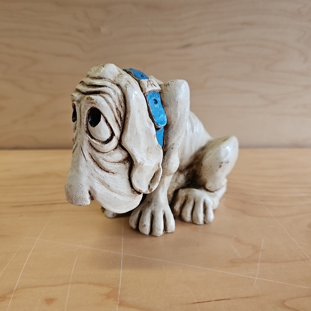 Vintage 1983 Alpha Rez Co Hand Carved Wooden Dog Decor