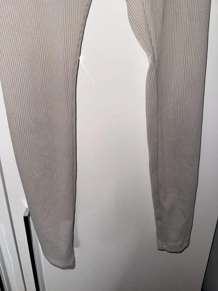 Divided H&M V Waist Light Grey Ribbed Leggings Size S - Image 3 of 4