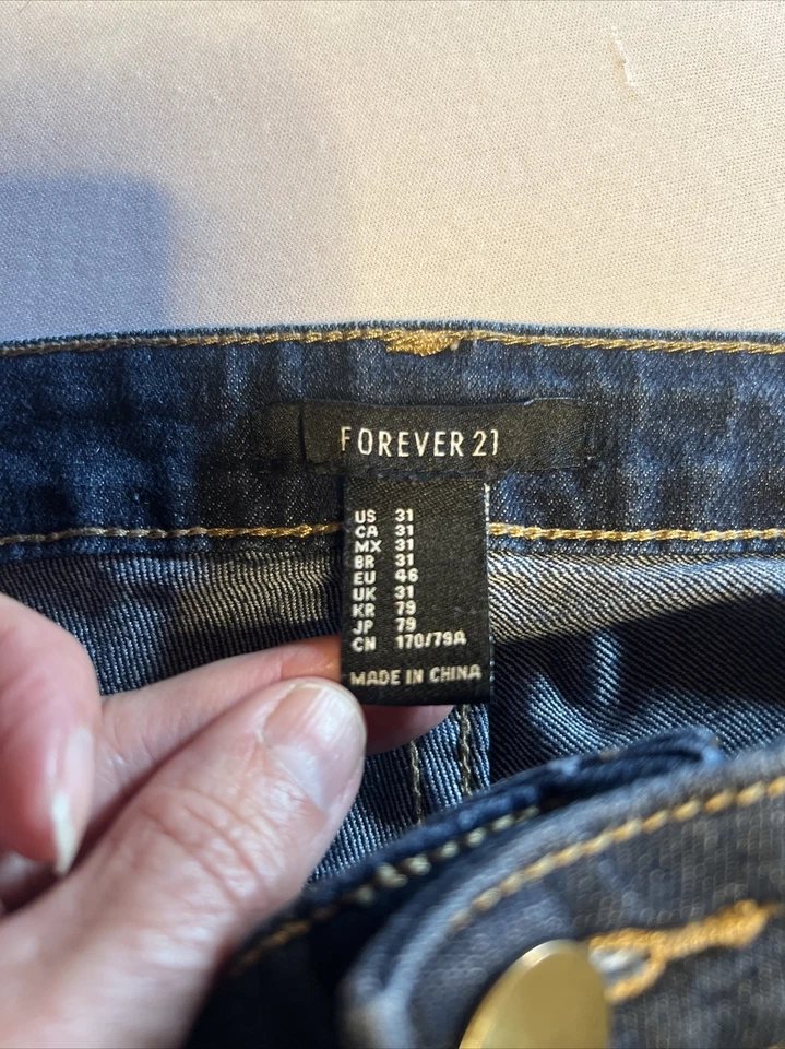 Jeans feminino Forever 21 azul escuro esticado tamanho 31 (31X27) - Imagem 3 de 4
