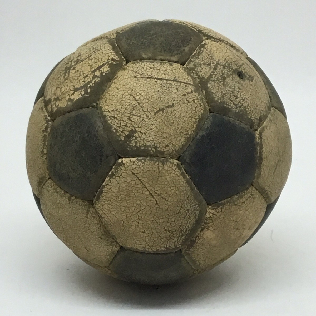Ballon De Football Vintage Zig Zag 12 Panneaux - Années 40-50, Modèle Occasion | Collection Sportive