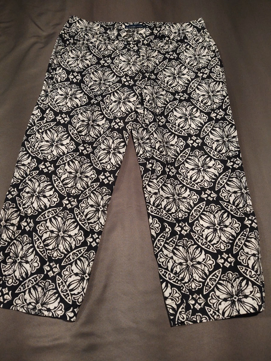 Bandolino Blu Cropped Capris Women's Size 14 Black White Floral Print  Stretch