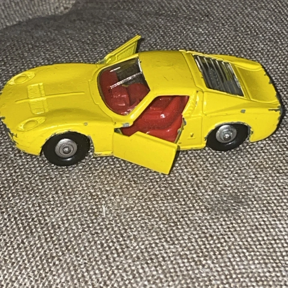 MATCHBOX LESNEY #33 Yellow LAMBORGHINI MIURA Made in England - Image 2 of 4