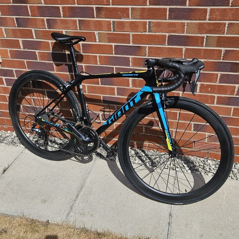 Giant TCR Advanced + 4iii Power Metre, Garmin 820, 50mm carbon wheels - Medium
