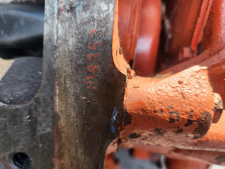 Chevy 4 Bolt Main 350 engine with 4 Heads, Pan, Intake, Clean, Minimal Rust Foto 4 de 4