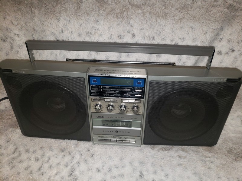 General Electric GE 3-6035A Radio Boombox Good Condition - See description.