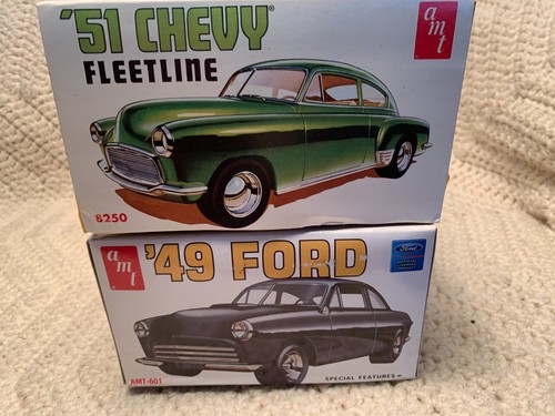 Kits de modelos 49 Ford Shoebox y 51 Chevy Fastback 1/25 AMT principios de los años 50 - Imagen 2 de 24