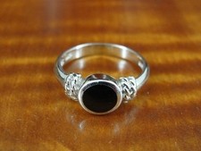 Black Onyx Oval Shape Stone Twist Side Design Sterling Silver 925 Ring Size 6