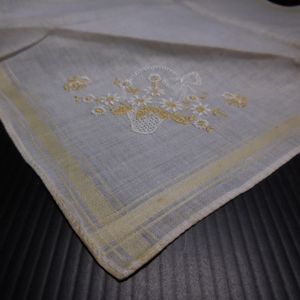 Napperon mouchoir blanc or fin broderie panier fleur Art Nouveau France N7124 - Photo 4/4