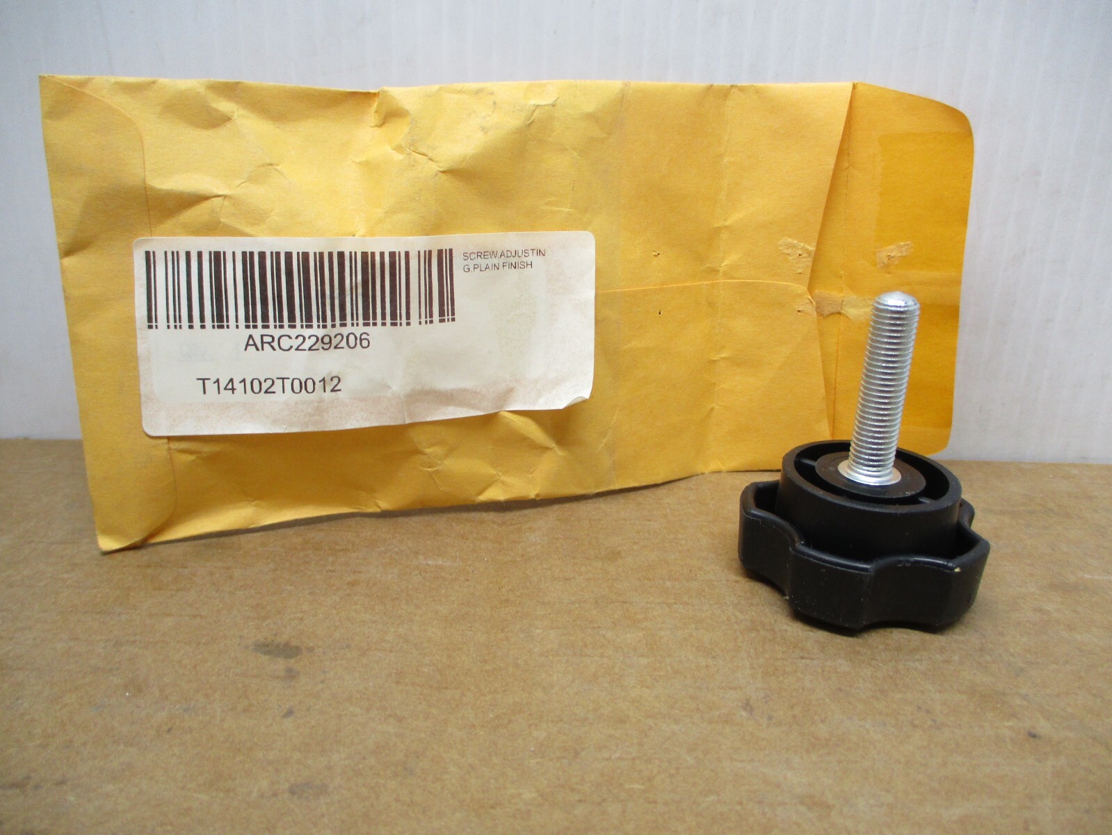 Fisher T14102T0012 screw adjusting finish