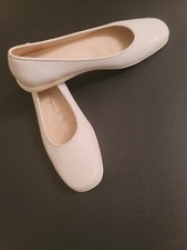 Salvatore Ferragamo white leather loafers. Size 7, Narrow