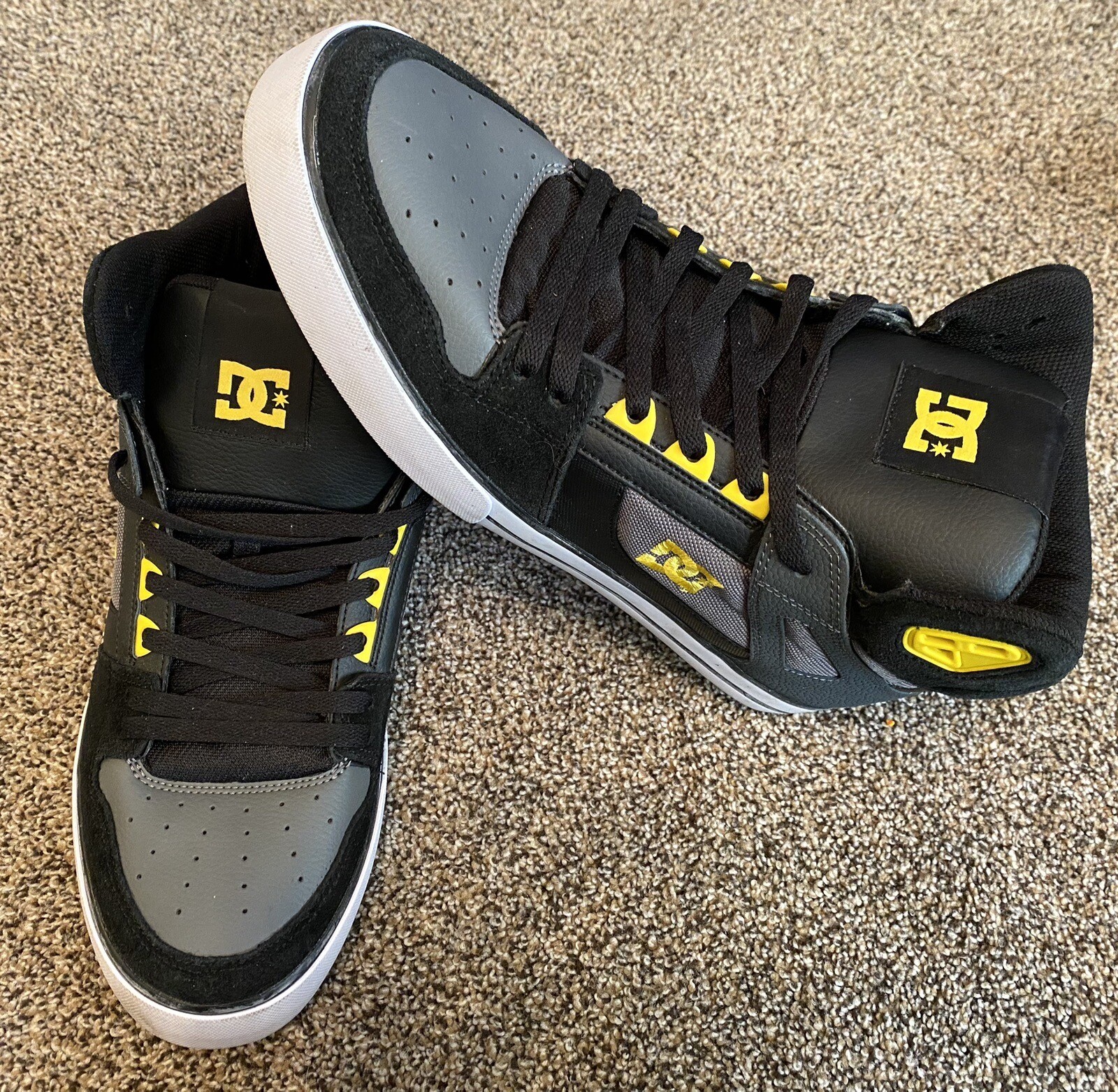 mens dc high top skate shoes
