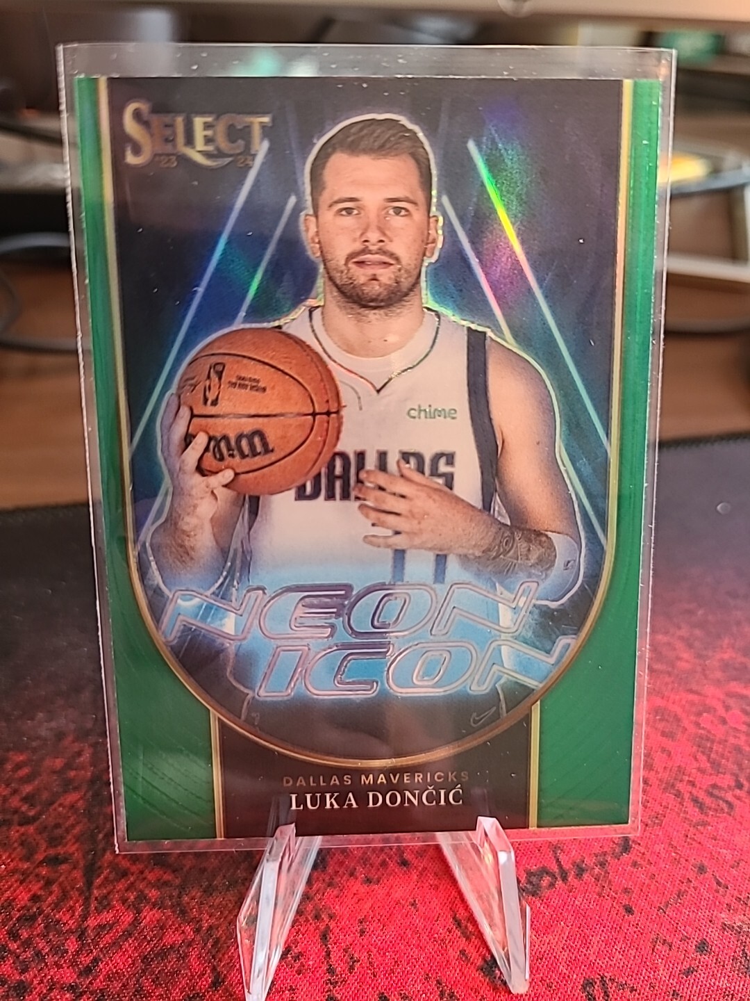 2023-24 Select Basketball Neon Icon Green Prizm Luka Doncic Mavericks