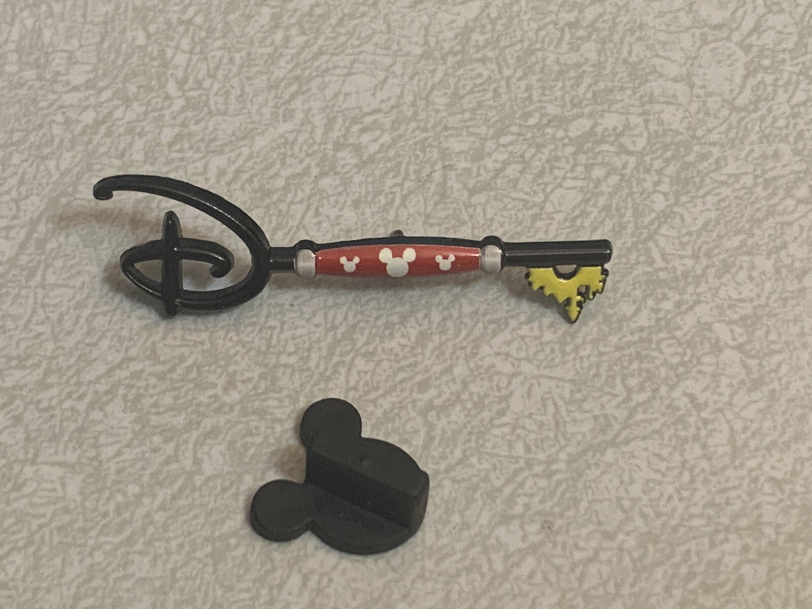 Disney Mystery Key Pin Series 1 - Mickey Mouse