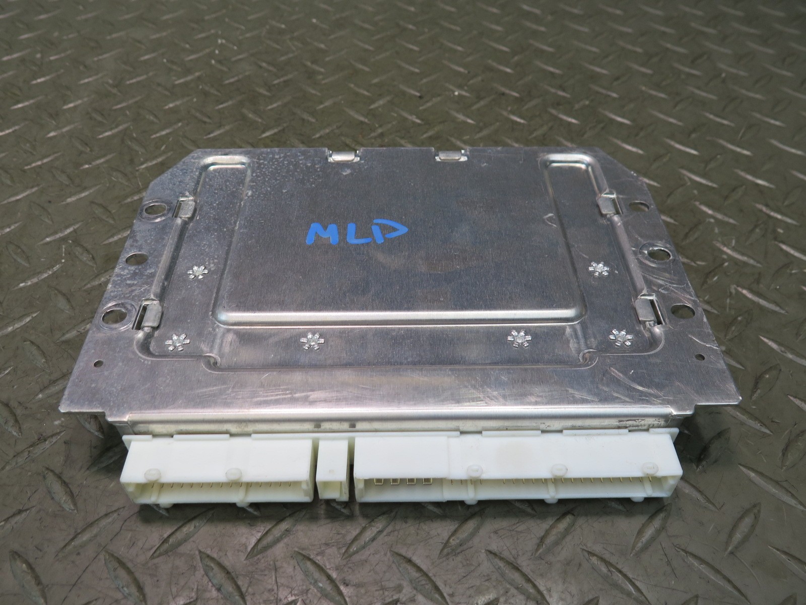 2017-2020 MASERATI LEVANTE M161 ACTIVE AIR SUSPENSION CONTROL MODULE 670101215
