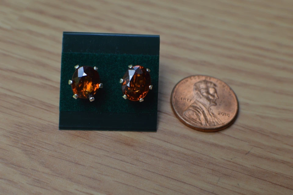 Pendientes solitarios de circón naranja miel de 6,28 quilates de plata de ley 9x7 mm VVS Foto 4 de 4