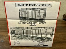 3 Walthers HO Scale Chicago North Western CNW Covered Hoppers w/Diff. s - New