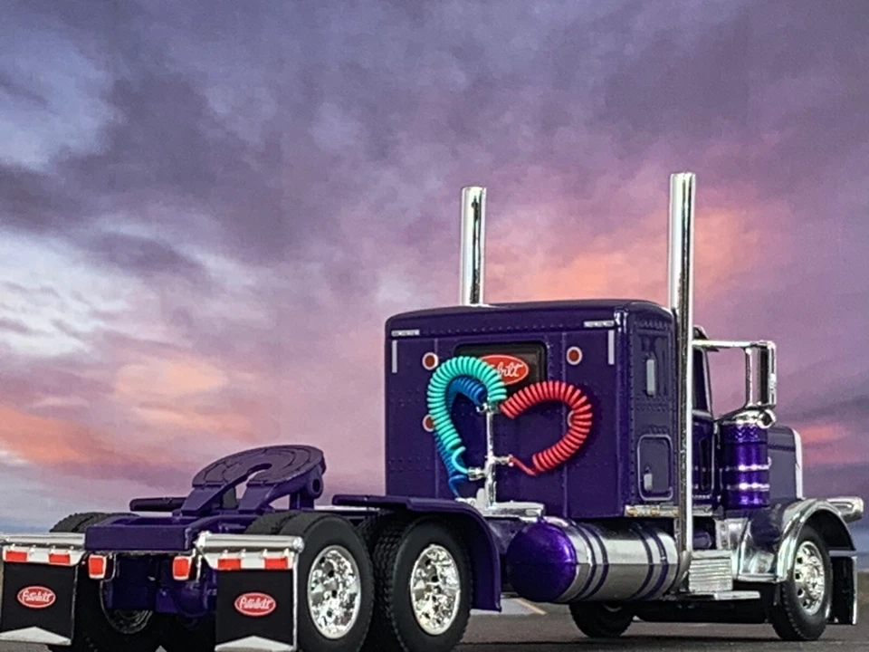 1/64 DCP PURPLE PRIDE & CLASS PETERBILT 389 W/ 36" SLEEPER - Image 2 of 4