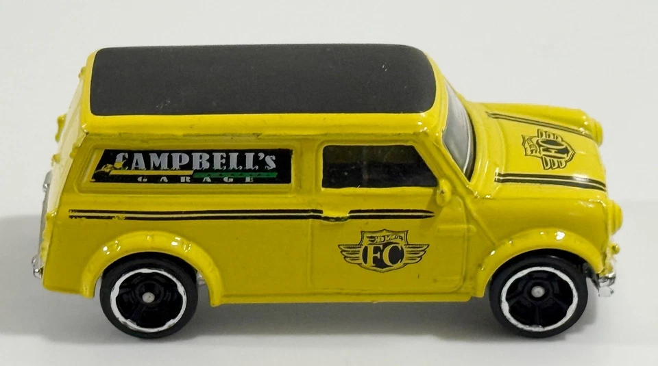 Mini van 67 Austin #175 amarillo Campbells garaje Hot Wheels City Works escala 1:64 Foto 3 de 4