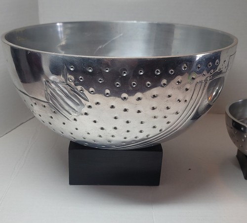 Vintage Silver Etched Large And Small Bowl Set On Wood Stands - Imagen 5 de 9