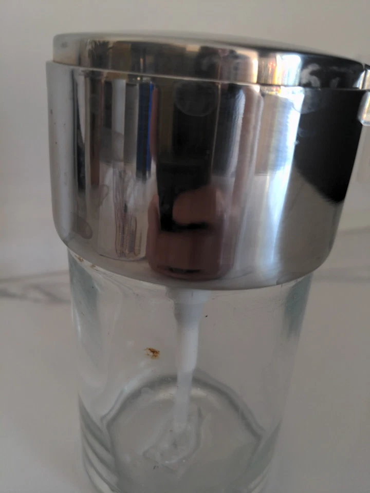 Bomba dispensadora de jabón IKEA Kalkkund vidrio y cromo usada 602.914.78 Foto 2 de 4