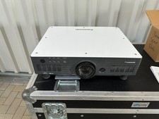 Panasonic PT-D5600E Profi DLP Beamer 5000 ANSI Lumen + 2 Ersatzlampen – ungetest