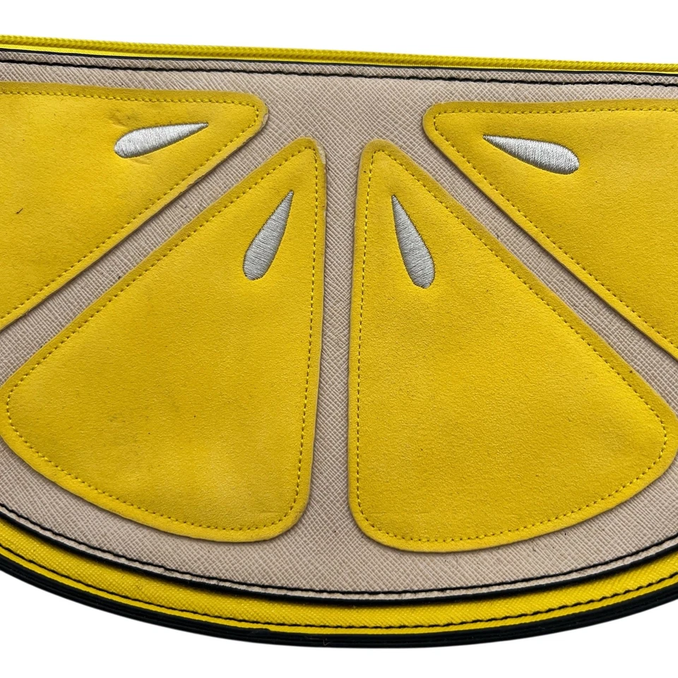 Bolso sin asas New Look limón cuña rebanada muñeca amarillo negro cítrico novedad Y2K Foto 2 de 4