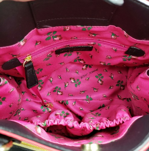 BETSEY JOHNSON HAND SHOULDER BAG BLACK WHITE PINK *NO BOW *EXC COND 30 - Picture 4 of 4
