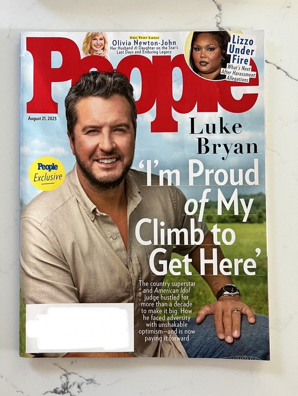 NEW PEOPLE MAGAZINE - AUGUST 21 2023 - LUKE BRYAN - LIZZO - OLIVIA NEWTON-JOHN