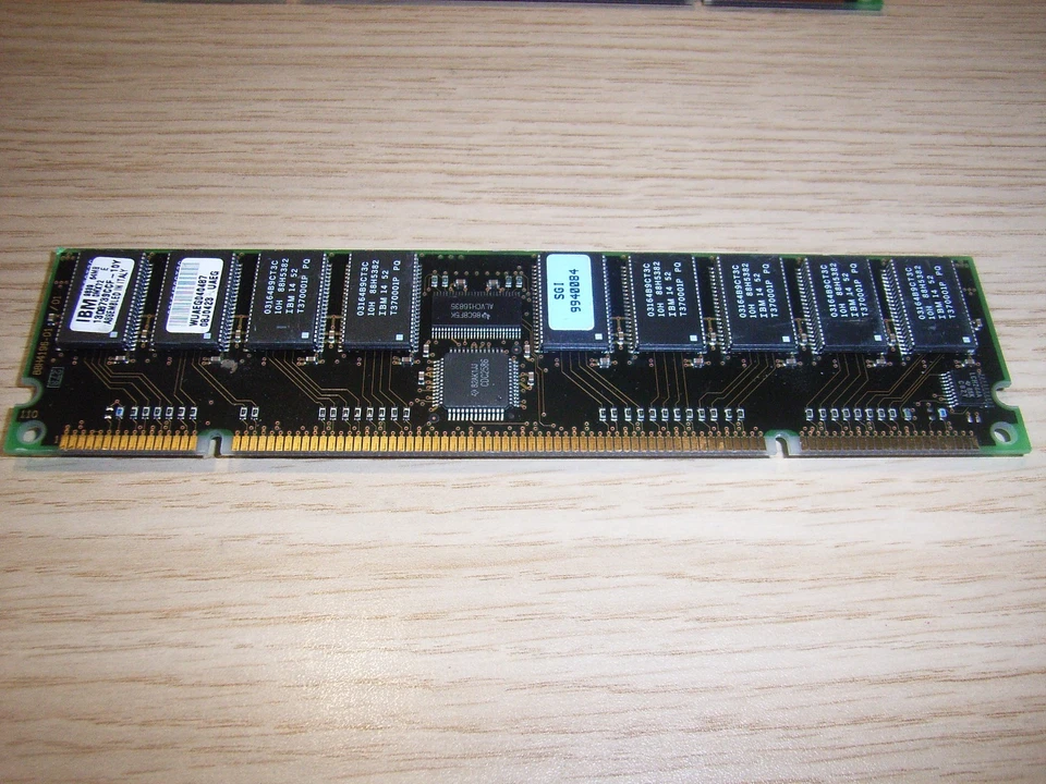 3 x IBM 1308739CCF-10Y RAM 64MB= 192 MB 8Mx72 SDRAM SGI 9940084 SGI OCTANE - Bild 2 von 4